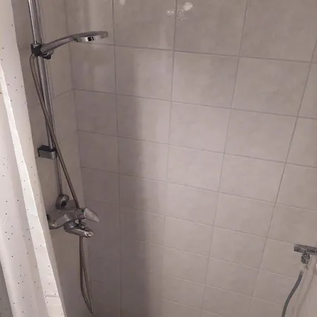 Quiet - Easy Check-in, Free Parking & Wifi *